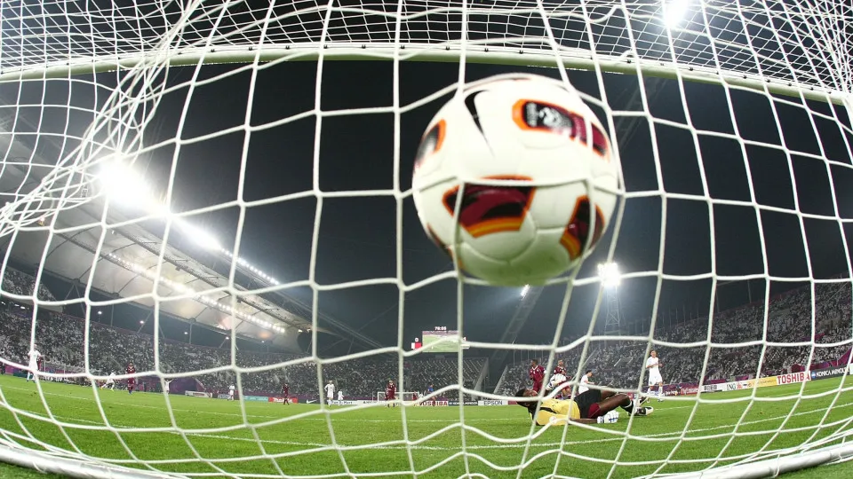 Corinthians luta para se manter vivo na Sul-Americana; veja destaques da TV