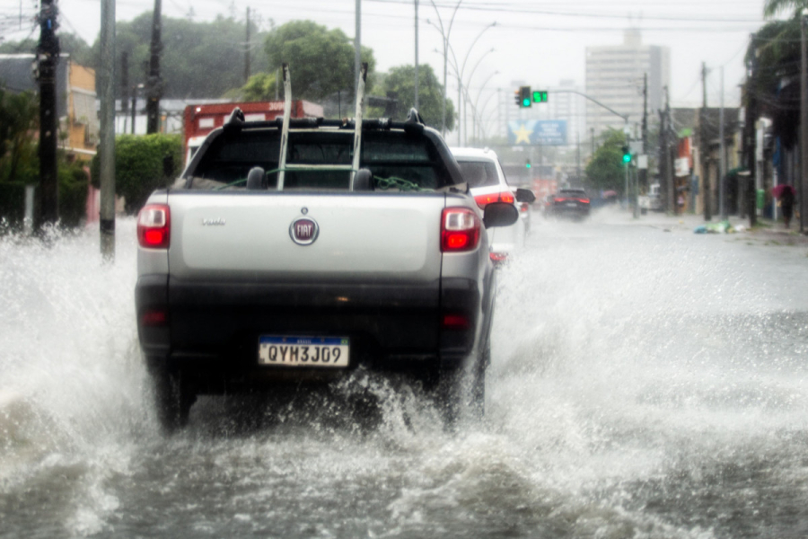 Apac emite novo alerta de chuvas intensas para áreas do estado de PE